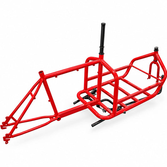 Marco Cargobike de acero rojo brillante con pintura al horno, vista lateral en perspectiva.